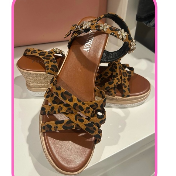 Vionic Brown Leopard Wedge Sandals - Picture 1 of 1